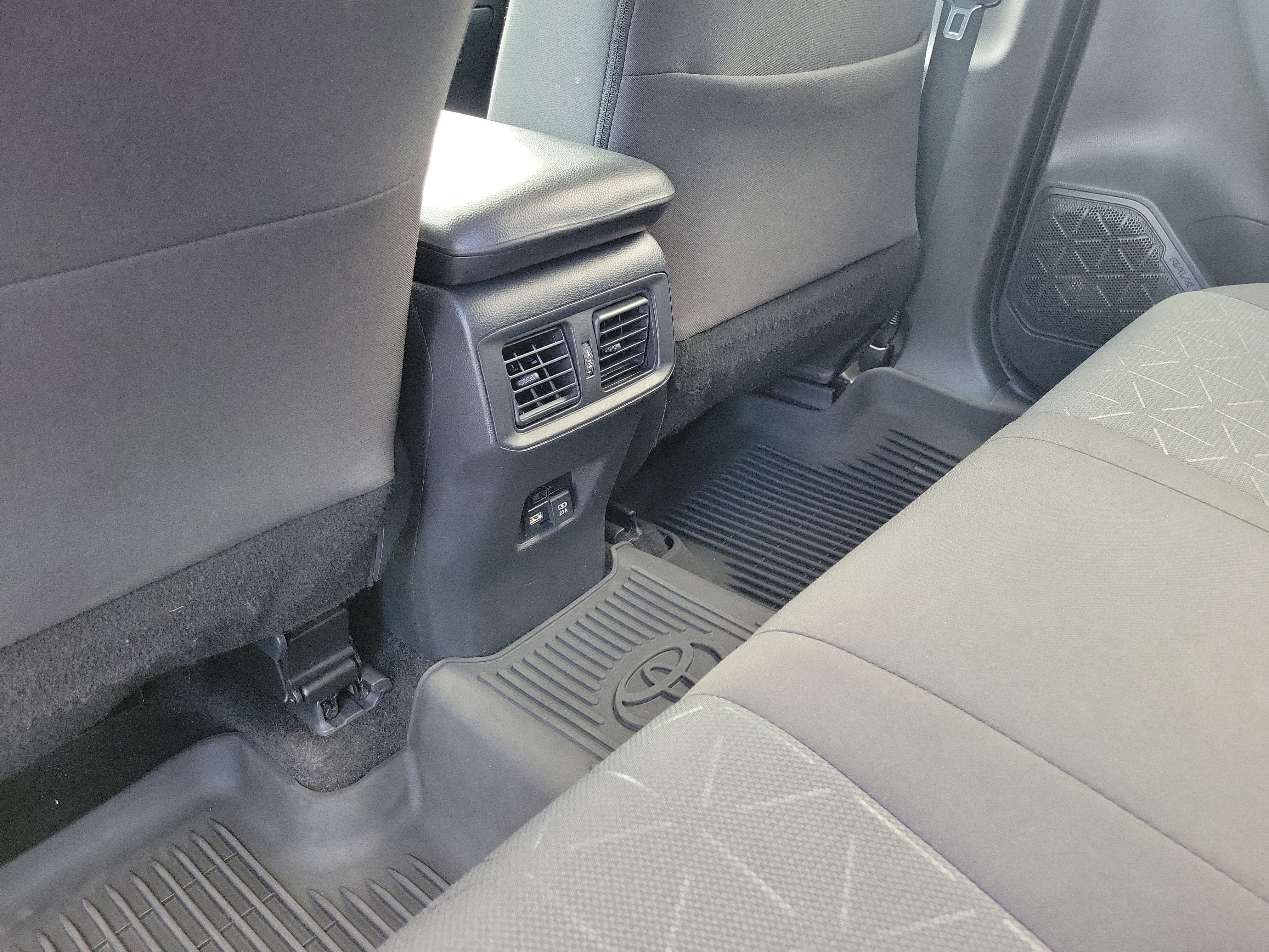 Certified 2021 Toyota RAV4 XLE w/ Convenience Package FWD image 13