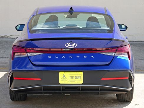 Used 2026 Hyundai Elantra SEL Sport Premium w/ Cargo Package FWD image 46