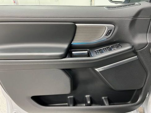 Used 2025 Ford Expedition Platinum image 23