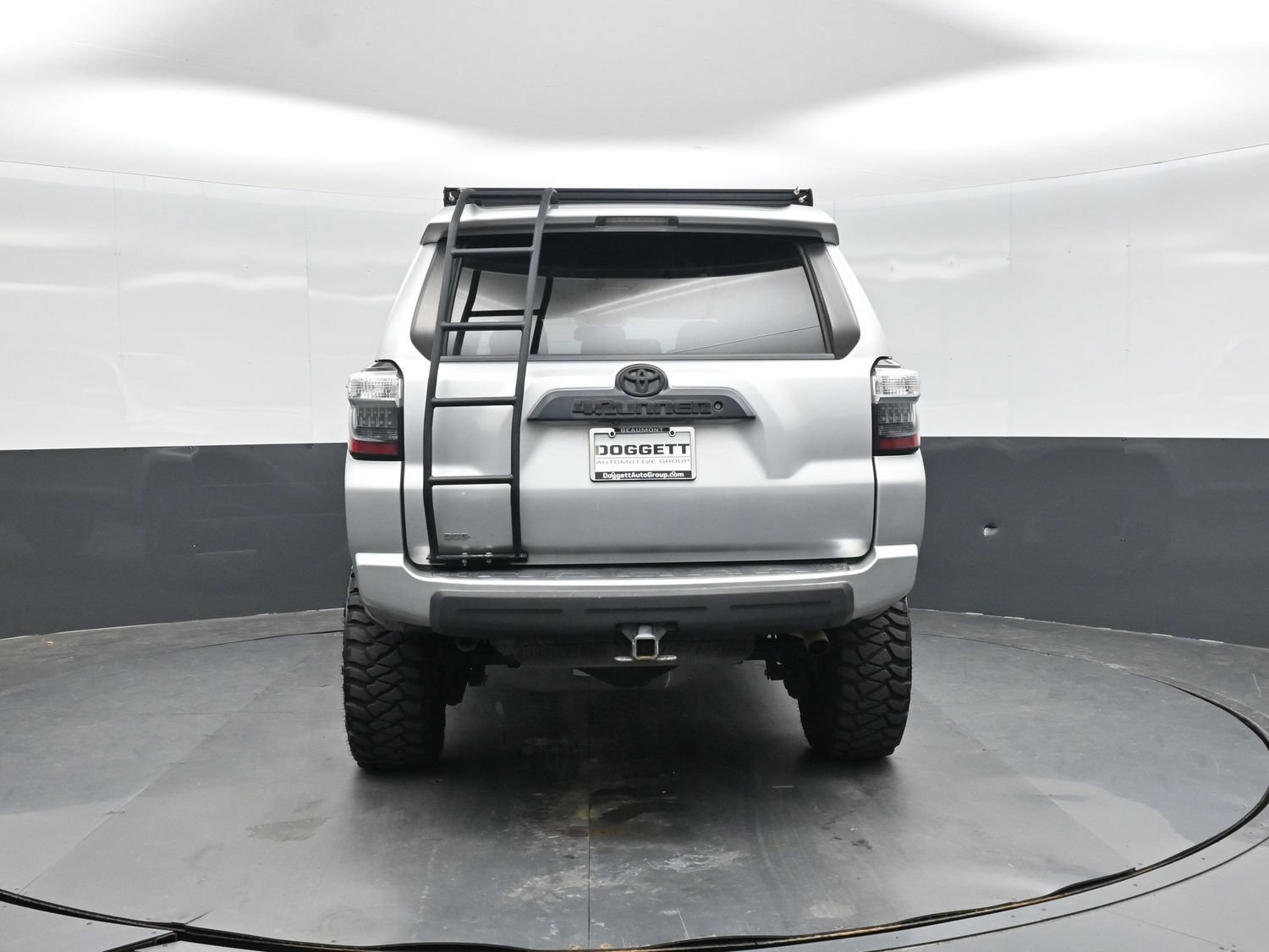 Used 2018 Toyota 4Runner TRD Off-Road Premium AWD/4WD image 8