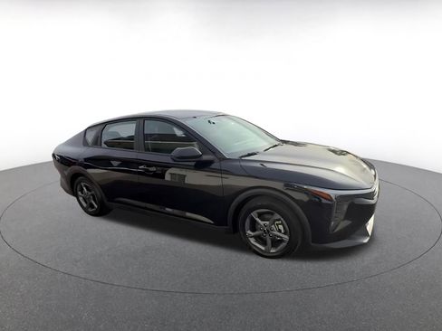 Used 2025 Kia K4 LXS image 2