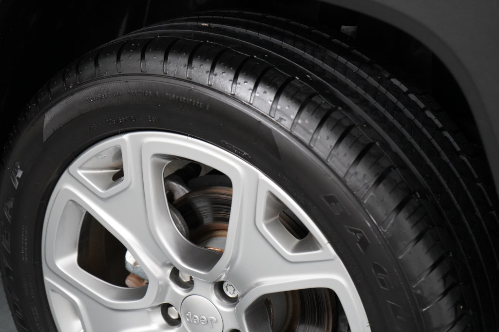 Used 2023 Jeep Renegade Limited AWD/4WD image 36