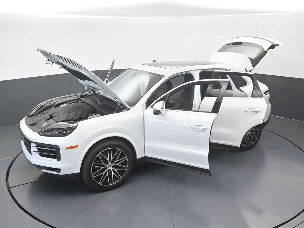 Used 2025 Porsche Cayenne AWD/4WD image 75