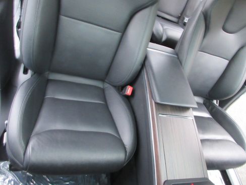 Used 2022 Tesla Model X image 30