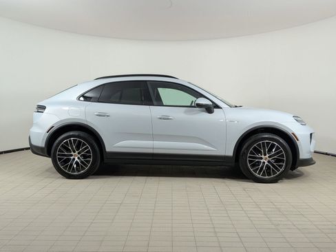 Certified 2025 Porsche Macan 4 Electric AWD/4WD image 8