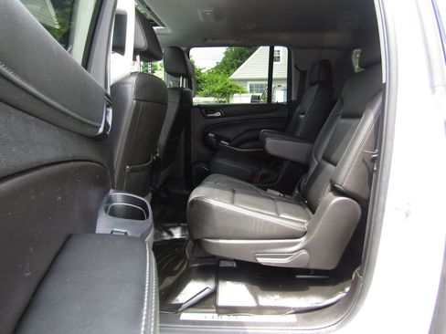 Used 2018 Chevrolet Suburban LT image 13