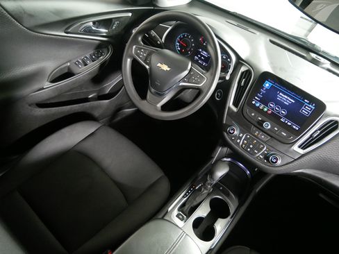 Used 2023 Chevrolet Malibu LT FWD image 9