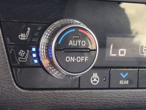 Used 2025 Mitsubishi Outlander SEL image 23