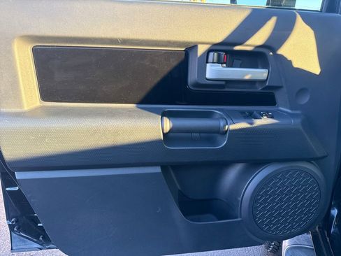 Used 2014 Toyota FJ Cruiser 4WD w/ Upgrade Package image 32