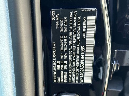 Certified 2023 Porsche Macan S AWD/4WD image 29