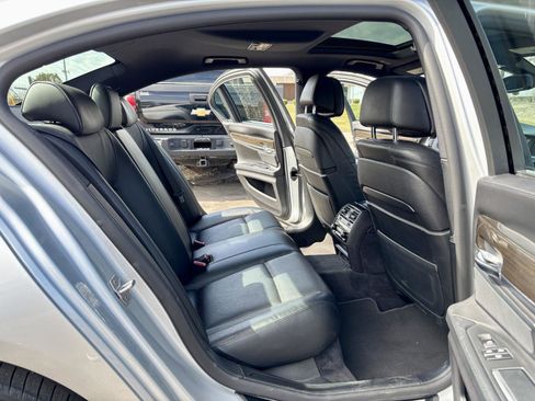 Used 2014 BMW 750i xDrive image 9