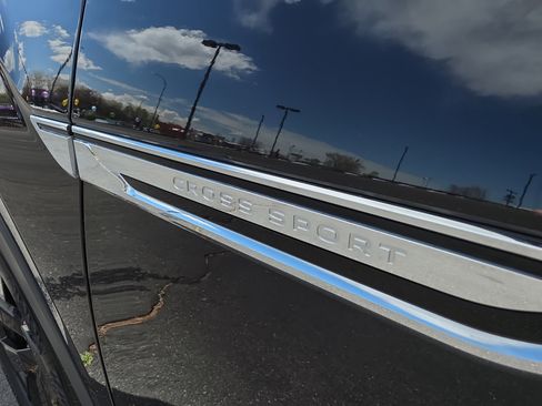 Used 2025 Volkswagen Atlas Cross Sport SE w/ Panoramic Sunroof Package image 28