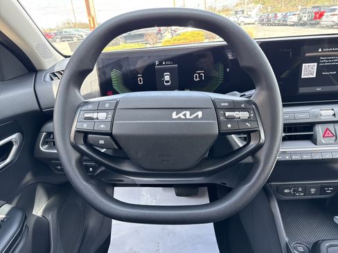 Used 2025 Kia K4 FWD image 17
