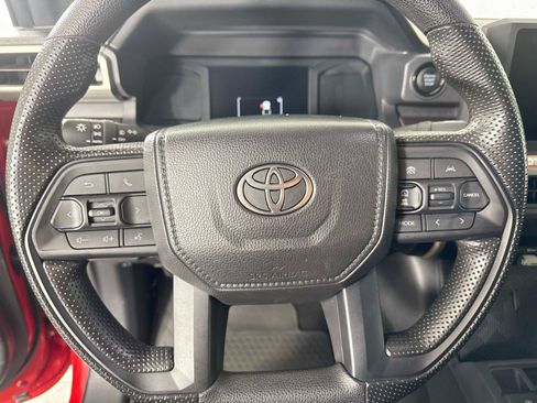 Certified 2025 Toyota Tacoma SR5 AWD/4WD image 16
