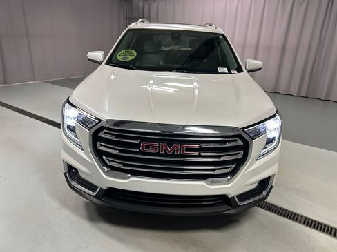Used 2022 GMC Terrain SLT image 2