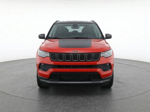 Used 2025 Jeep Compass Trailhawk image 2
