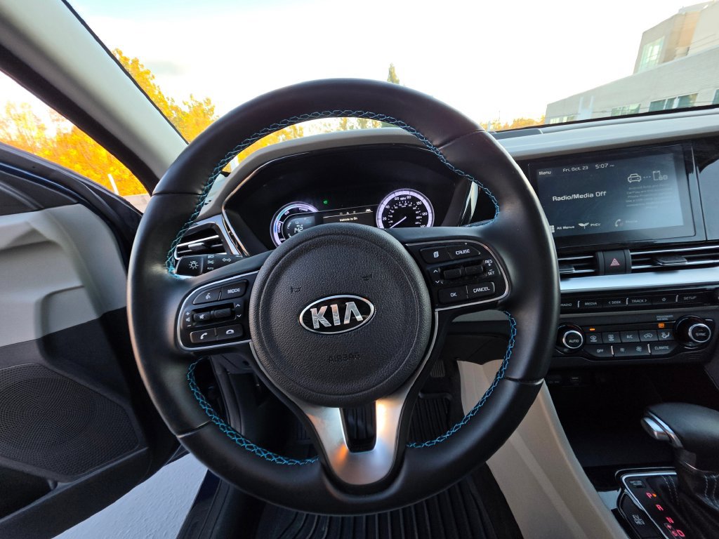 Used 2020 Kia Niro LXS FWD image 24