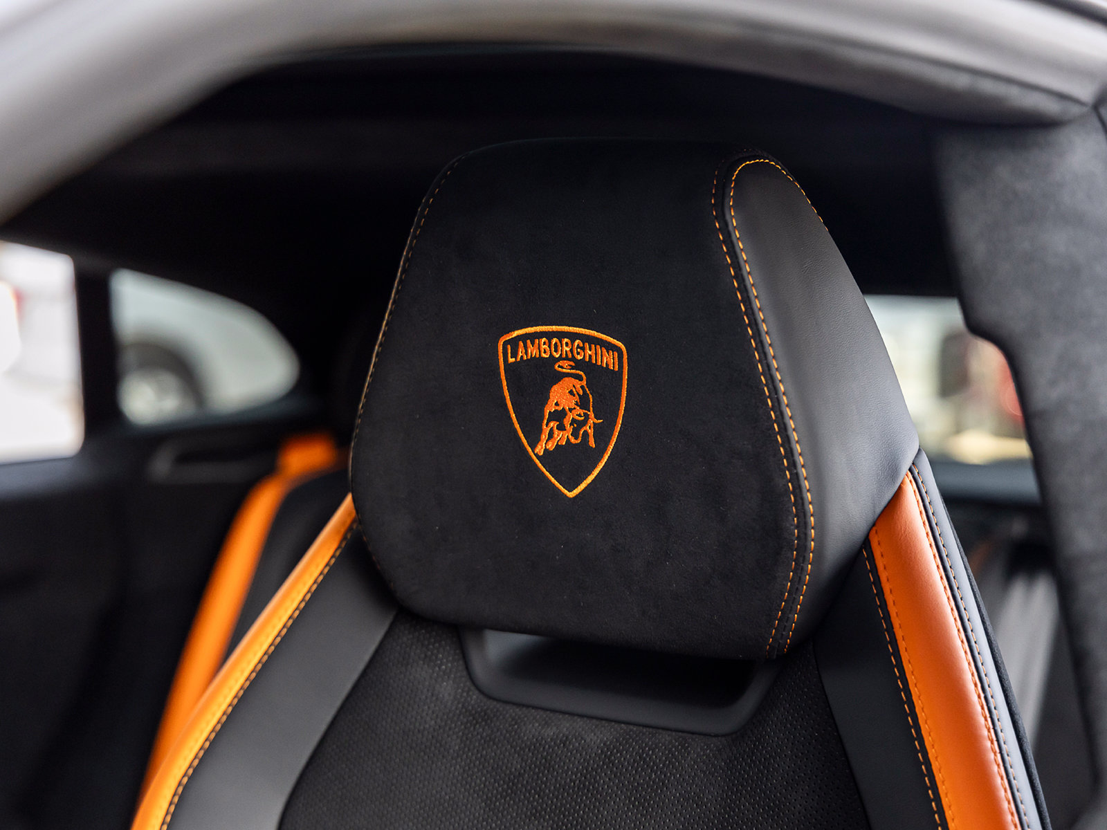 Used 2023 Lamborghini Urus Performante AWD/4WD image 32