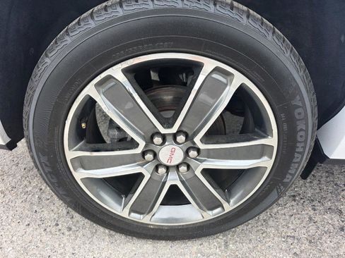 Used 2019 GMC Acadia Denali w/ Technology Package FWD image 24