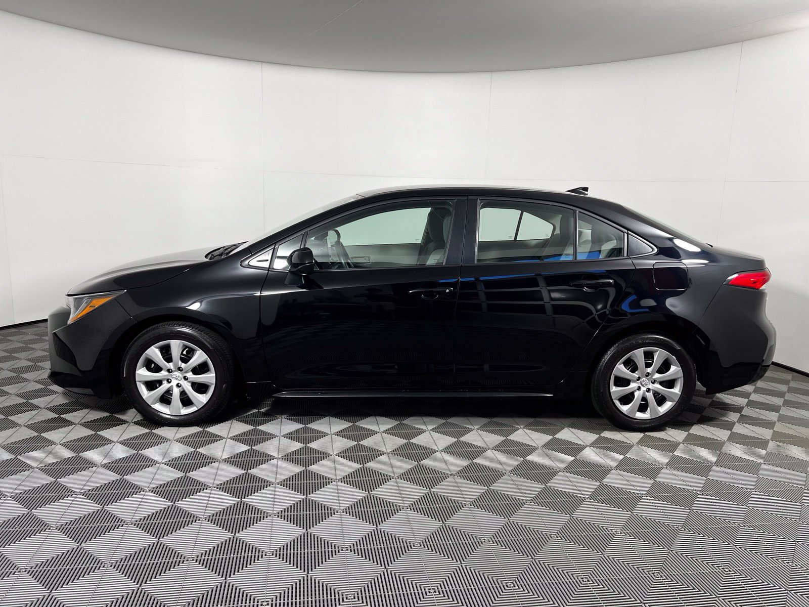 Certified 2025 Toyota Corolla LE FWD image 8