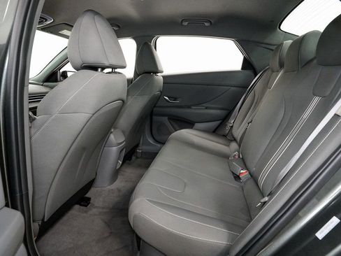 Used 2025 Hyundai Elantra SEL image 23