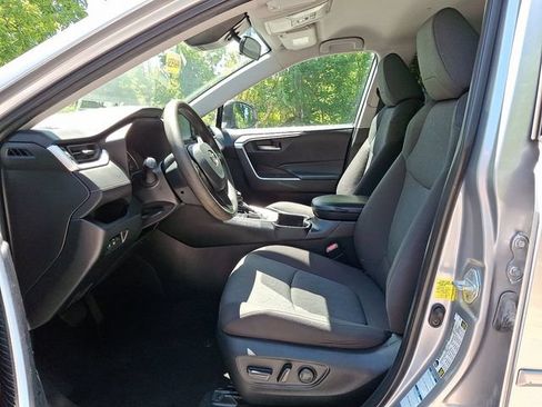 Used 2022 Toyota RAV4 XLE AWD/4WD image 13