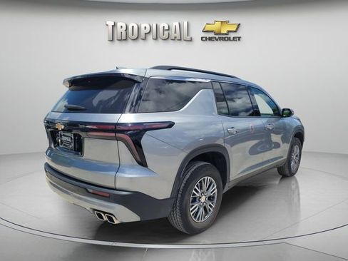 Used 2025 Chevrolet Traverse LT AWD/4WD image 5