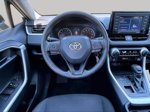 Used 2020 Toyota RAV4 LE AWD/4WD image 6