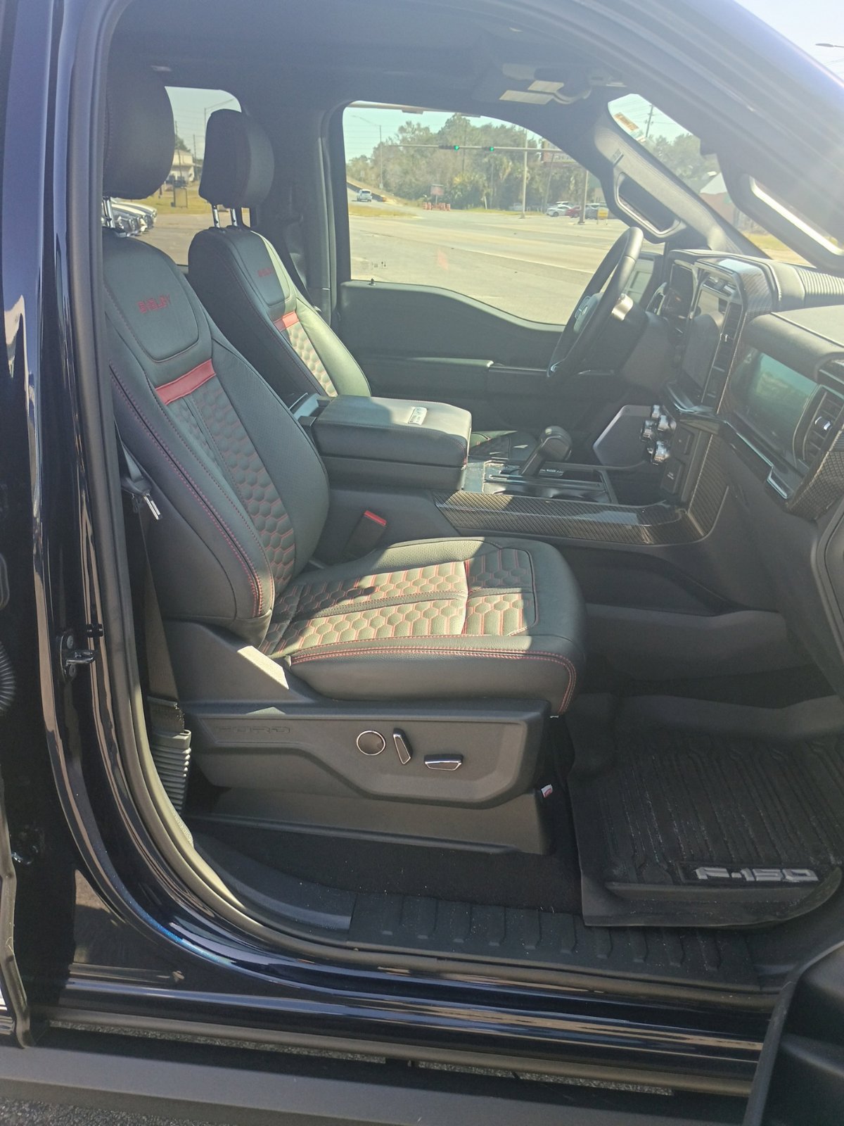 Used 2025 Ford F150 Lariat w/ Equipment Group 502A High AWD/4WD image 9