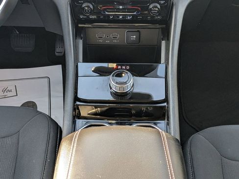 Used 2023 Jeep Grand Cherokee L Laredo image 17