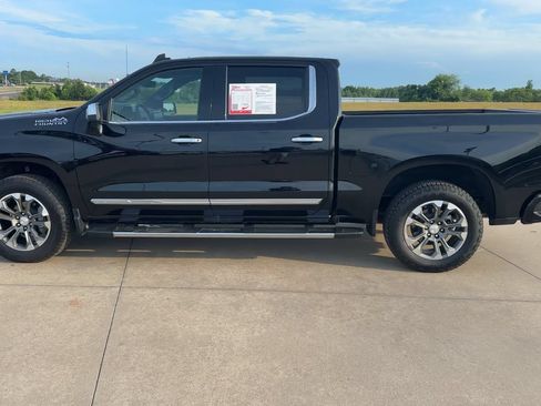 Used 2025 Chevrolet Silverado 1500 High Country AWD/4WD image 6