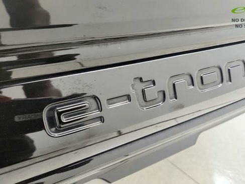 Used 2024 Audi Q8 e-tron Premium Plus w/ Premium Plus Package AWD/4WD image 36