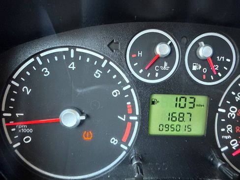 Used 2010 Ford Transit Connect XLT image 18