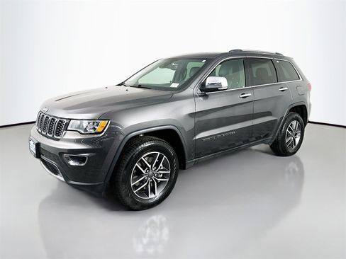 Used 2021 Jeep Grand Cherokee Limited w/ Trailer Tow Group IV image 3