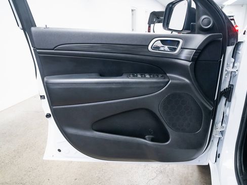 Used 2022 Jeep Grand Cherokee Laredo X image 17