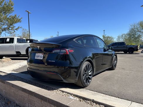 Used 2022 Tesla Model Y Performance image 3