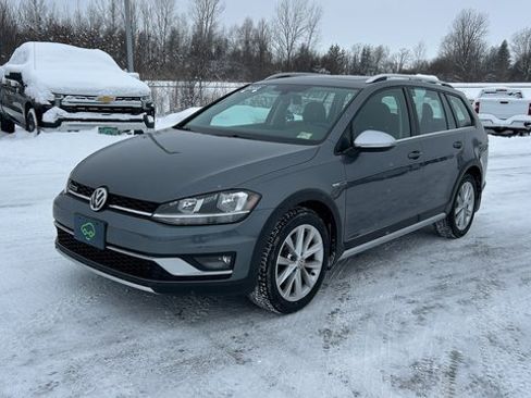 Used 2018 Volkswagen Golf Alltrack image 8