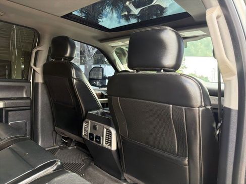 Used 2017 Ford F250 Lariat w/ Lariat Ultimate Package AWD/4WD image 29