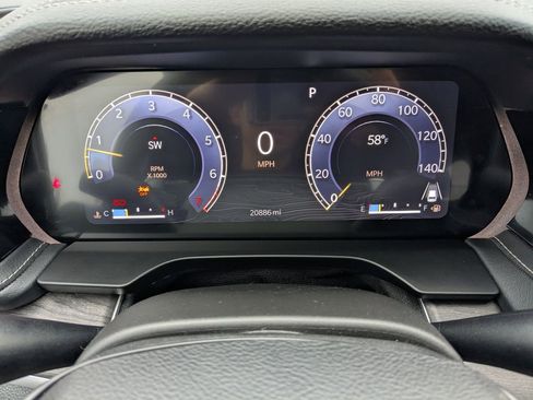 Used 2024 Jeep Grand Cherokee Limited w/ Luxury Tech Group II image 29