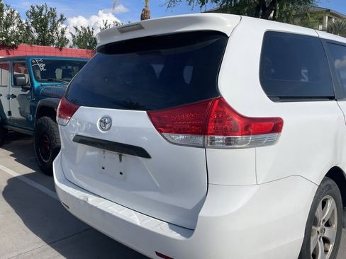Used 2013 Toyota Sienna L image 4