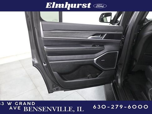 Used 2024 Jeep Wagoneer Series II w/ Flexible Seating Group image 23