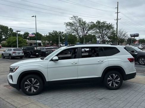 Used 2024 Volkswagen Atlas SE AWD/4WD image 14