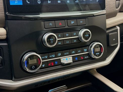 Used 2022 Ford Expedition Limited image 17