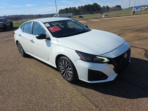 Used 2025 Nissan Altima 2.5 SV image 4