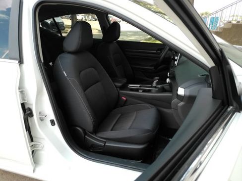 Used 2025 Nissan Altima 2.5 S FWD image 18