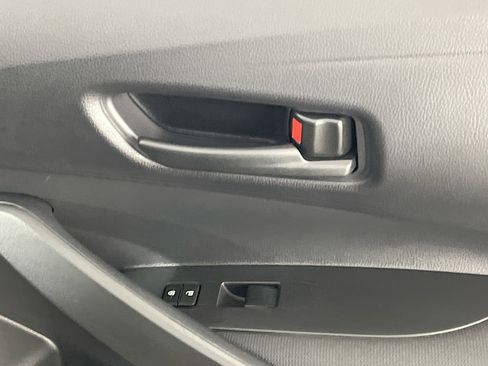 Used 2025 Toyota Corolla LE image 31