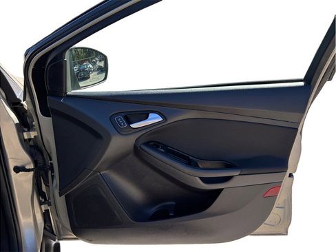 Used 2015 Ford Focus SE image 32