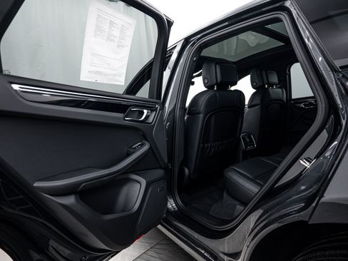 Certified 2026 Porsche Macan image 22