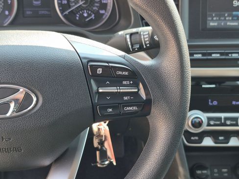 Used 2020 Hyundai Elantra SE w/ Winter Weather Package FWD image 19