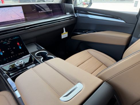 New 2026 Cadillac Escalade ESV Luxury w/ LPO, Floor Liner Package AWD/4WD image 16